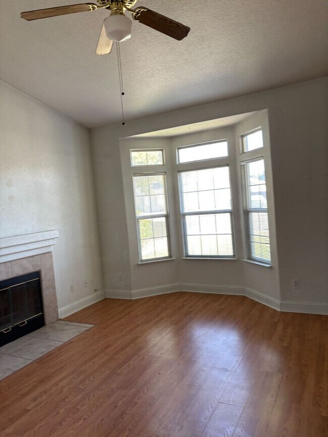 Foto del edificio - 2 WEEKS FREE RENT November Special