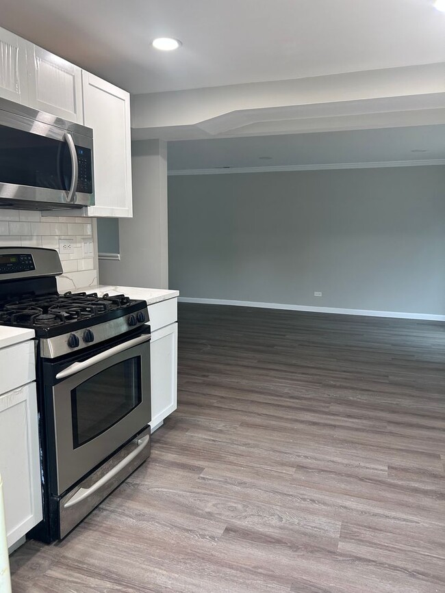 Building Photo - Now Available – Charming 3-Bedroom Home fo...