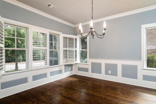 Foto del edificio - 1329 Winfair Ln NE