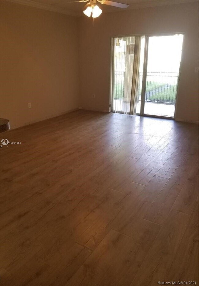 Foto del edificio - 215 SW 117th Terrace