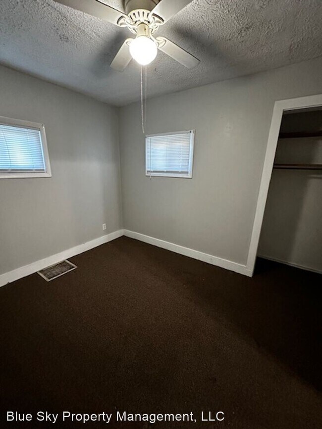 Building Photo - 4 br, 1 bath House - 1101 W 10th St