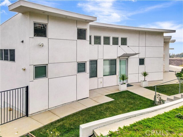 Building Photo - 28405 Via Acero St