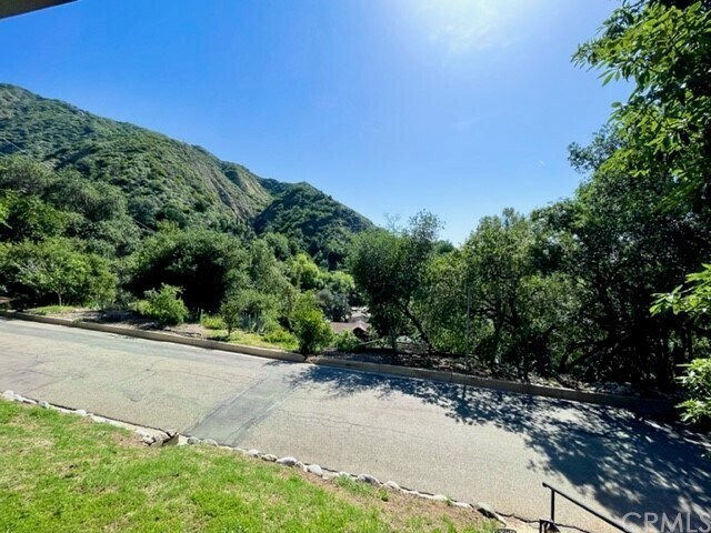 Building Photo - 823 Canyon Crest Dr