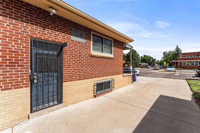 Building Photo - Lower Level Unit near Ruby Hill Park!