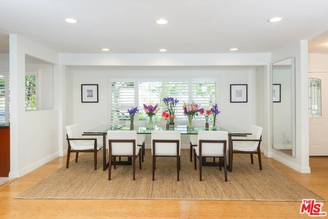 Foto del edificio - 3640 Wrightwood Dr