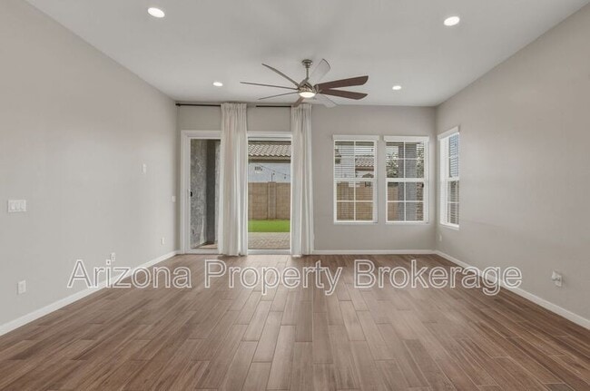 Building Photo - 2747 S Wildrose