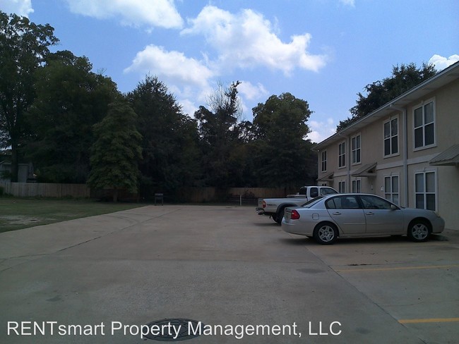 Building Photo - 3010 Hamilton Rd