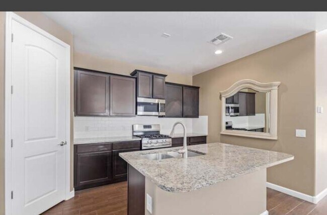 Foto del edificio - 4 BEDROOM IN VISTANCIA