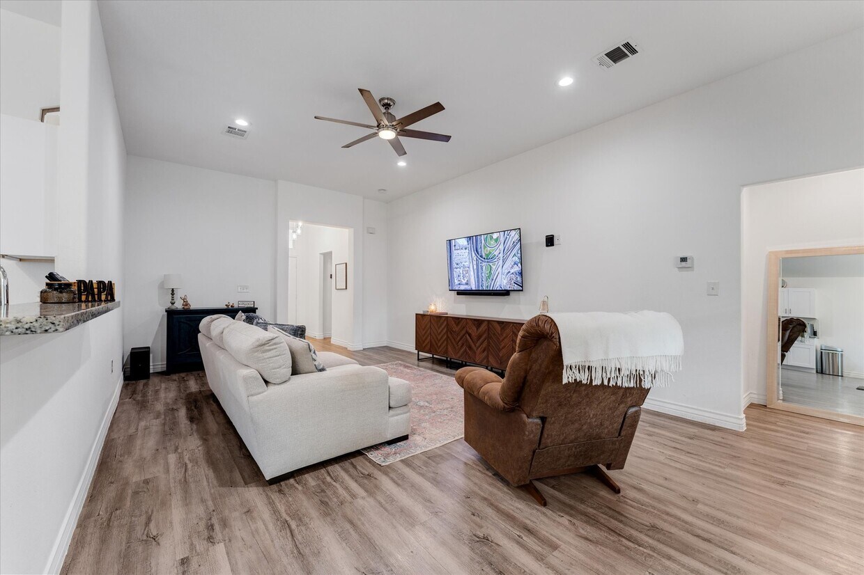 Foto del edificio - 14986 Indian Hill Trail