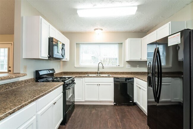 Building Photo - 13435 Klamath Falls Dr