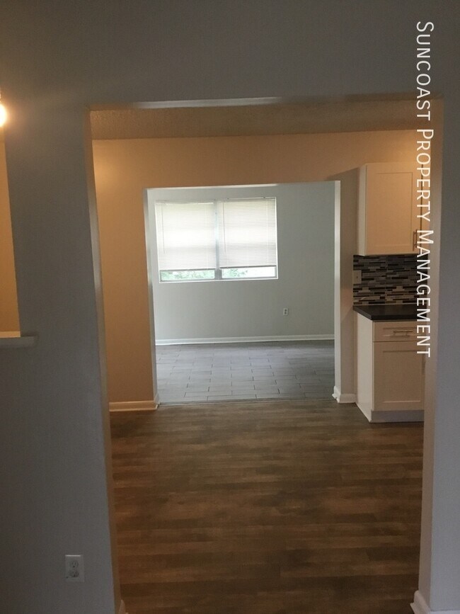 Building Photo - Amazing 3BR/2BA Home On The Westside Is Co...