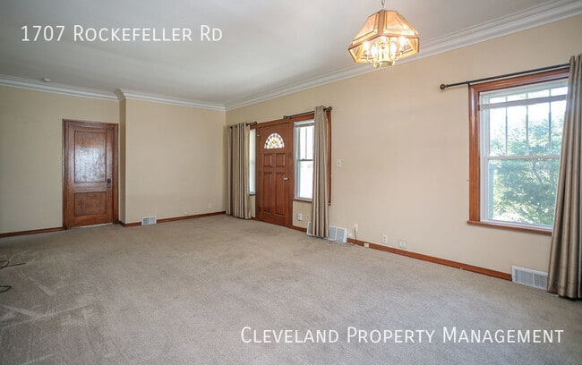 Building Photo - Stunning Wickliffe Home!
