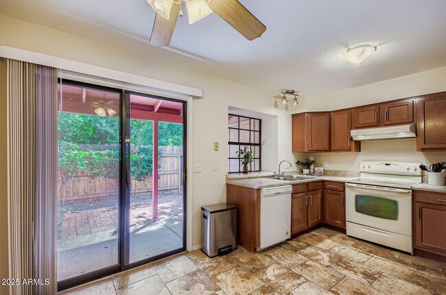 Foto del edificio - 4901 E Kelton Ln