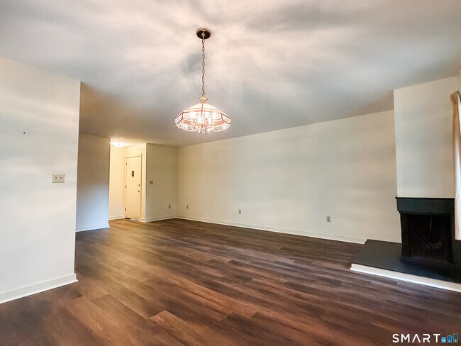 Foto del edificio - 14 Greenbriar Dr