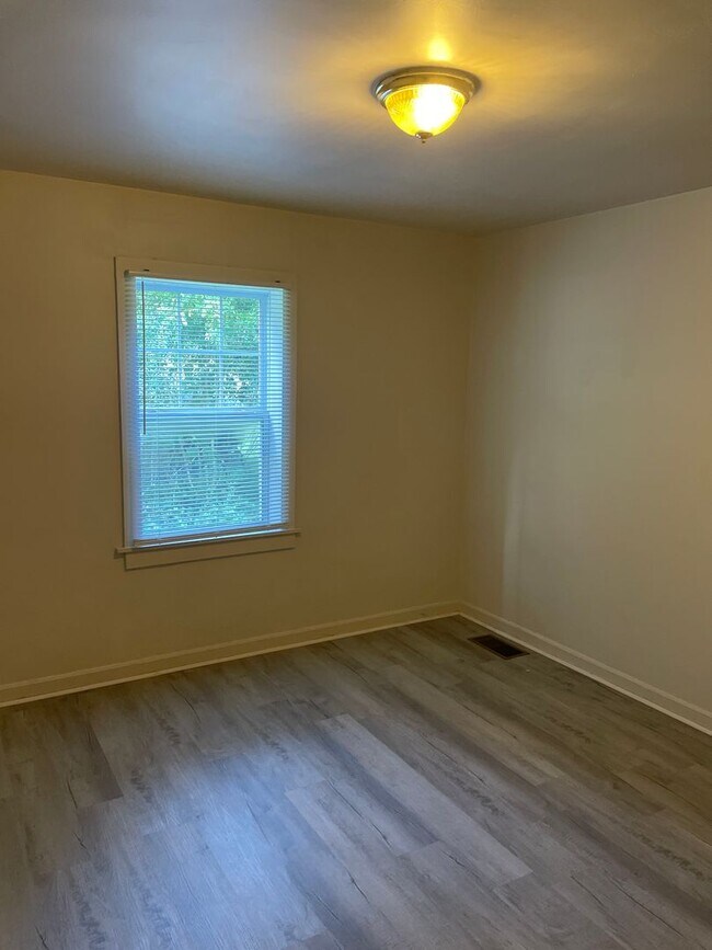 Foto del edificio - 3652 Cornell Blvd