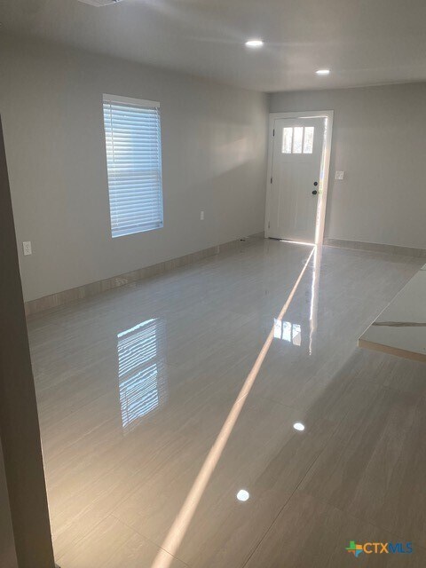 Foto del edificio - 183 Mimosa Rd