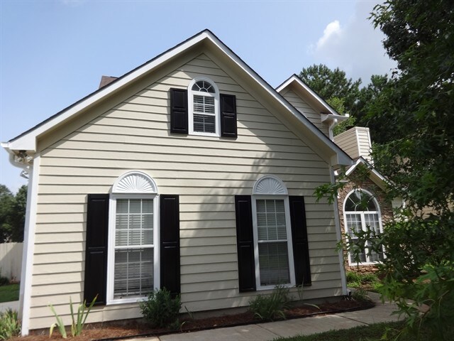 Building Photo - 201 Oak Vista Court