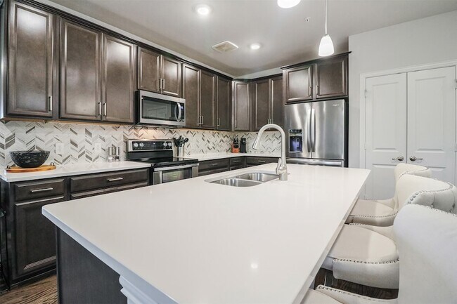 Building Photo - 1735 Wittington Pl