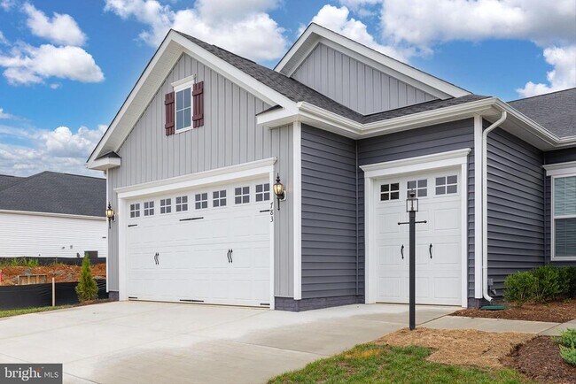 Building Photo - 783 Four Seasons Dr