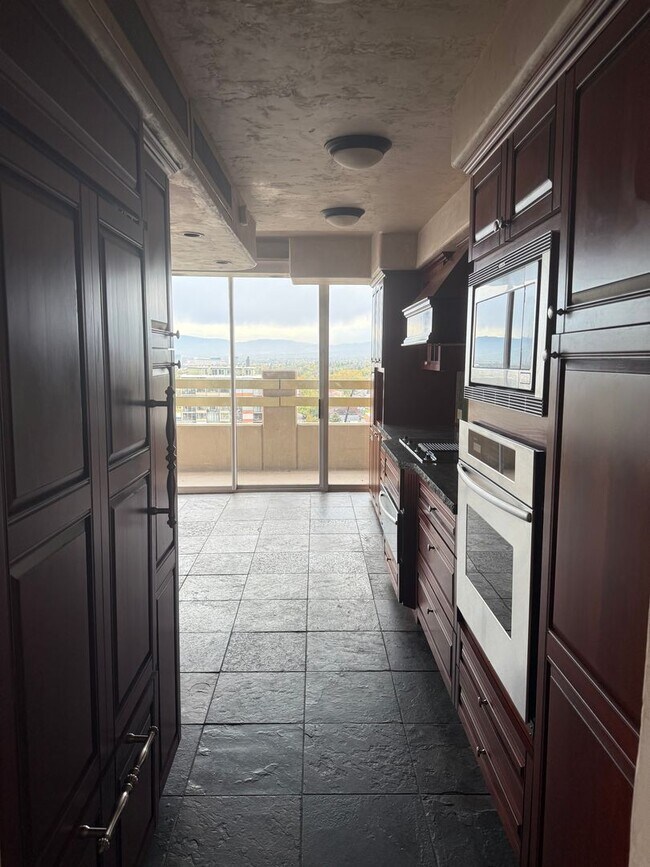 Foto del edificio - 100 N Arlington Ave