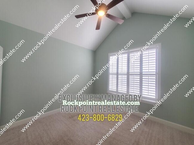 Building Photo - Stunning Home Close To Downtown!