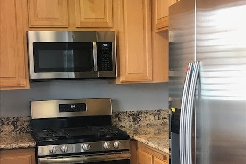 New ref. stove,microwave - 2971 Plaza del Amo