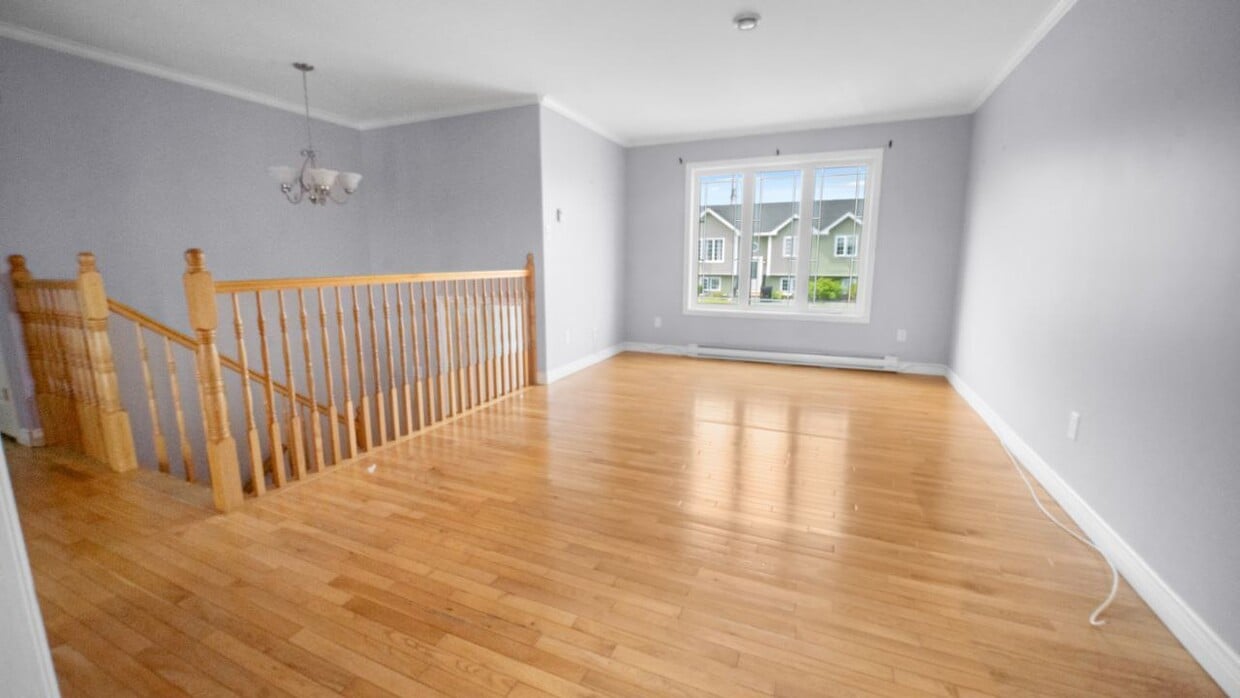 Primary Photo - 60 Hopedale Crescent