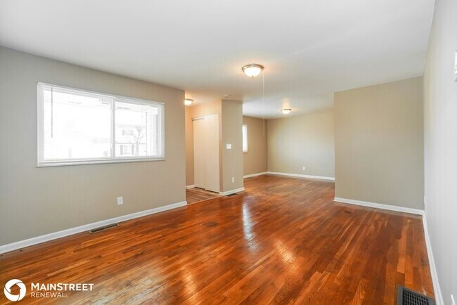 Foto del edificio - 945 HODGES DR, COLUMBUS, OH 43204