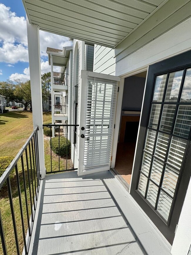 Building Photo - 2550 N Alafaya Trail