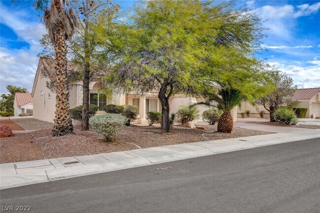 Foto del edificio - 2456 Palmridge Dr