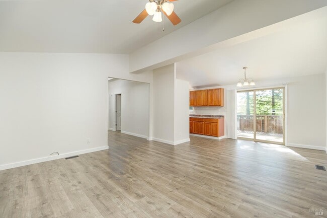 Foto del edificio - 3995 Roblar Rd