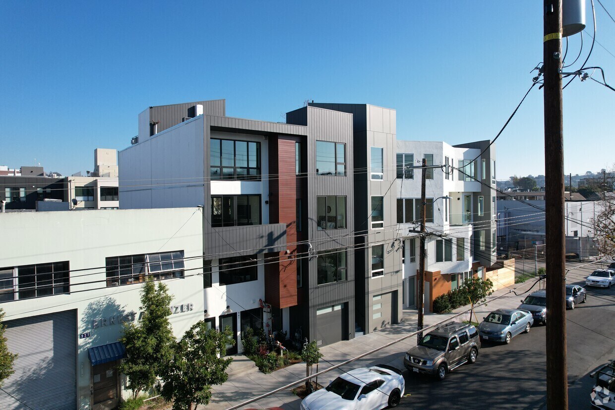 Building Photo - 953 Treat Ave