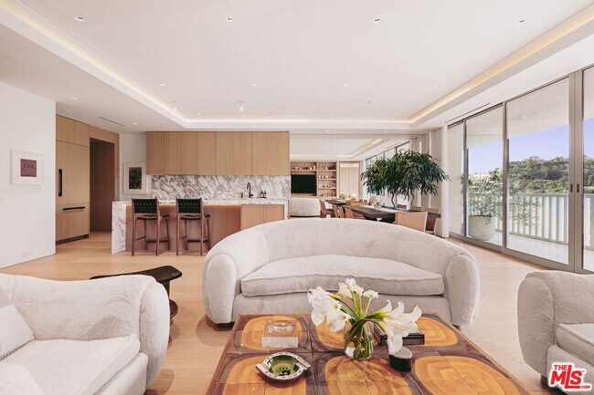 Foto del edificio - 9255 Doheny Rd