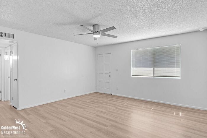 Cozy 2Bdm 1Ba Townhome in Great Location - Cozy 2Bdm 1Ba Townhome in Great Location