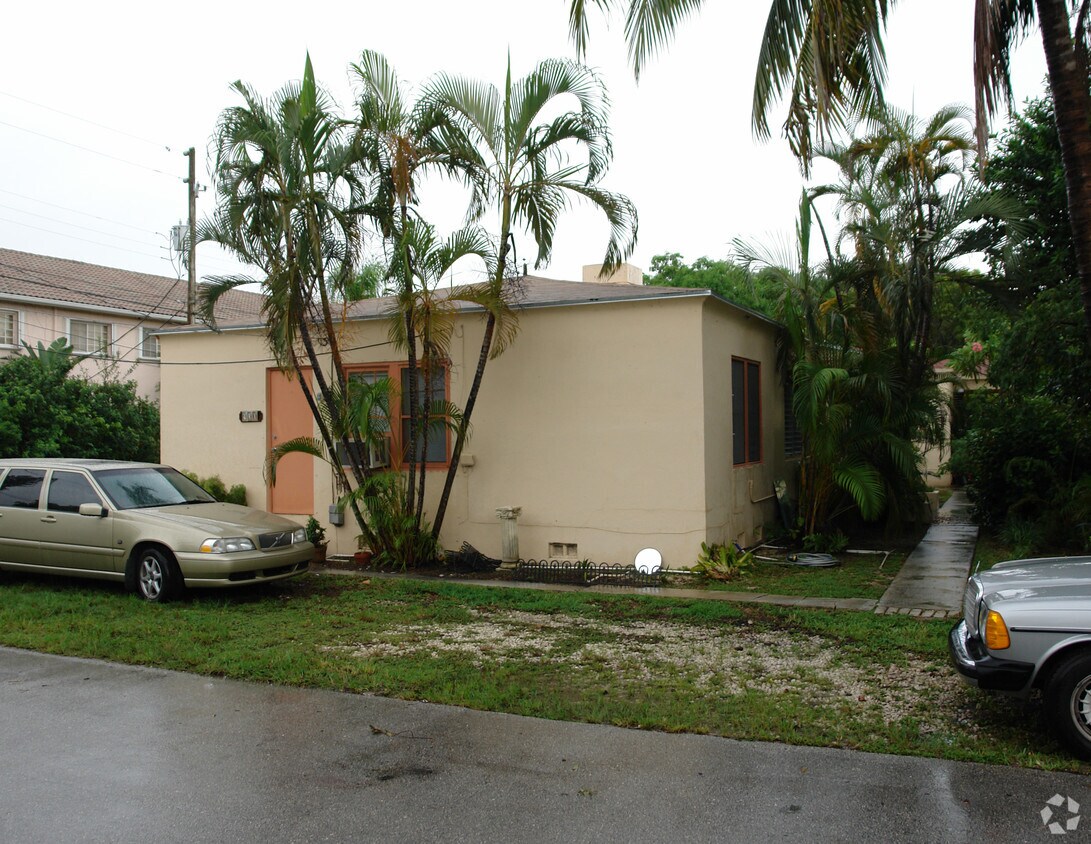 Building Photo - 930 NE 4th St