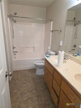 Building Photo - 604 Redbud Dr