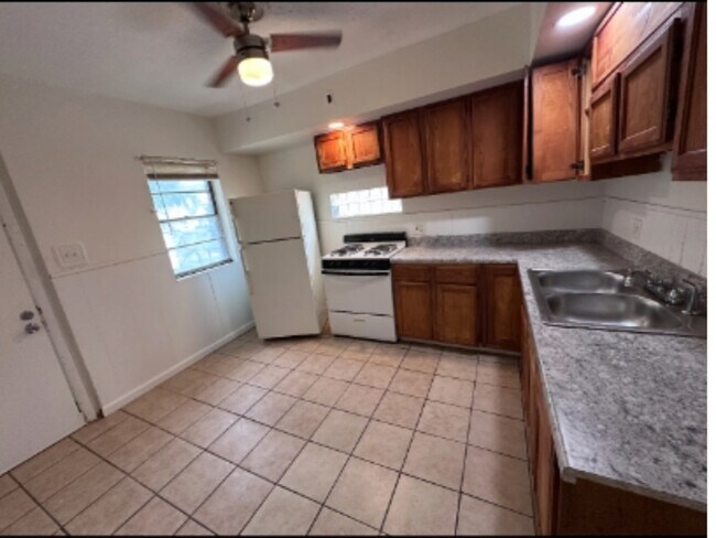 Foto del edificio - 4914 Alcott Ave