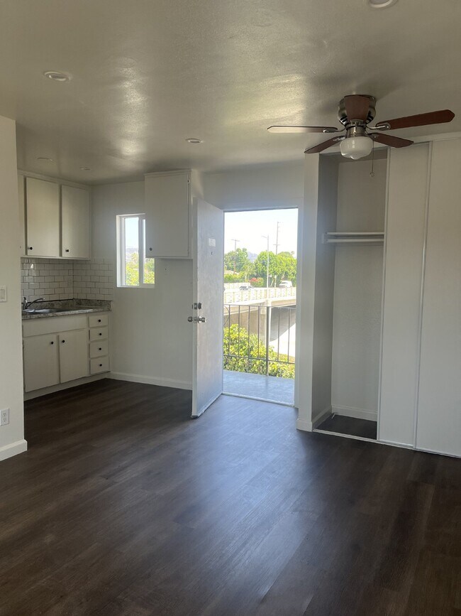 Foto del edificio - 20469 Vanowen St