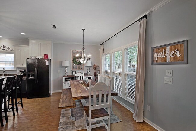 Foto del edificio - 115 Lilac Ln