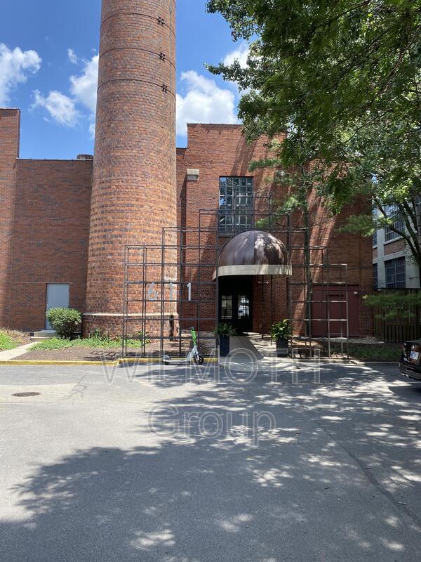 Building Photo - 611 N Park Ave