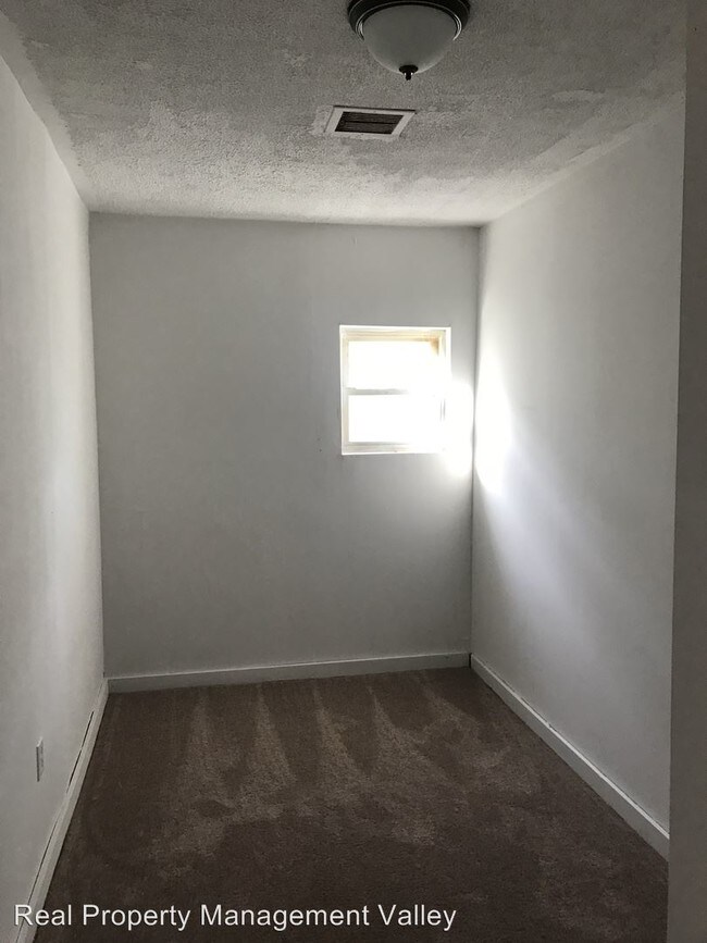 Building Photo - 3 br, 1 bath House - 2233 Kanawha Terrace