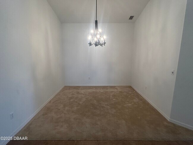 Foto del edificio - 665 Elk River Dr