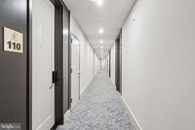 Foto del edificio - 30 W Allens Ln