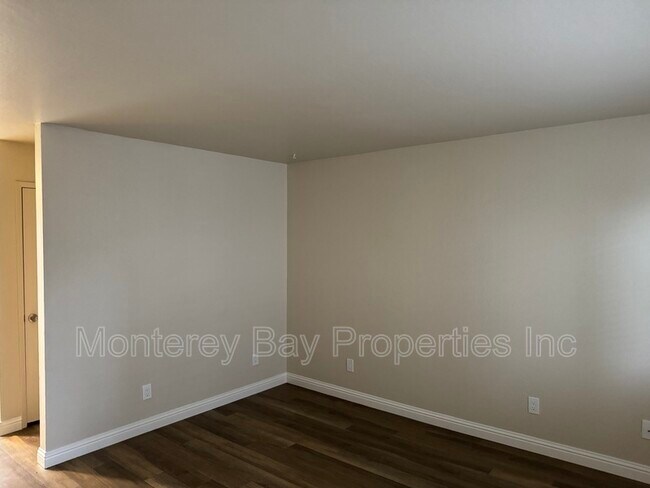 Foto del edificio - 3401 Mission Dr