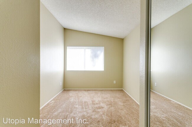 Building Photo - 3 br, 2.5 bath House - 7361 Mission Trails...