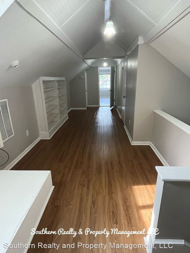 Foto del edificio - 5 br, 3 bath House - 640 Plymouth Street