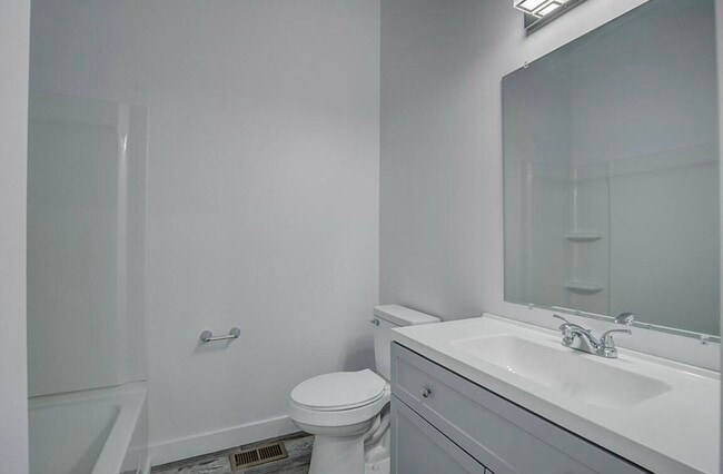 Building Photo - 1235 Scott St