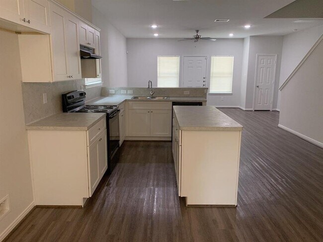 Foto del edificio - 8114 Rhobell St