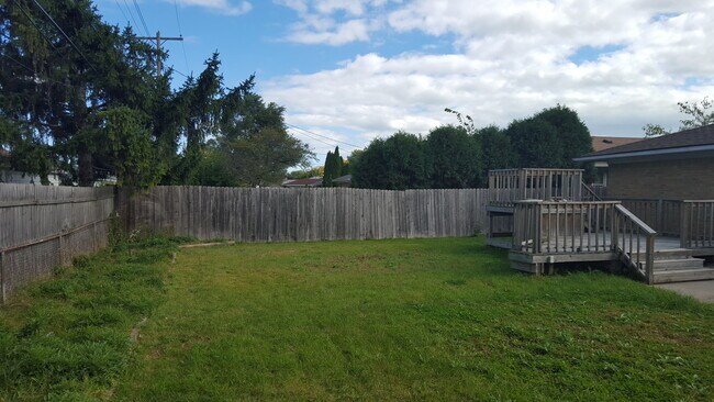 Foto del edificio - 3 Bed, 2 Bath Remodeled Ranch with Attache...