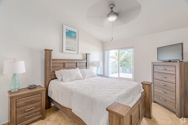 2HAB, 2BA - 884 ft² - Canyon Club Apartments